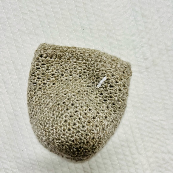 Zara toddler hat with Pom Pom size 5T - Picture 4 of 4